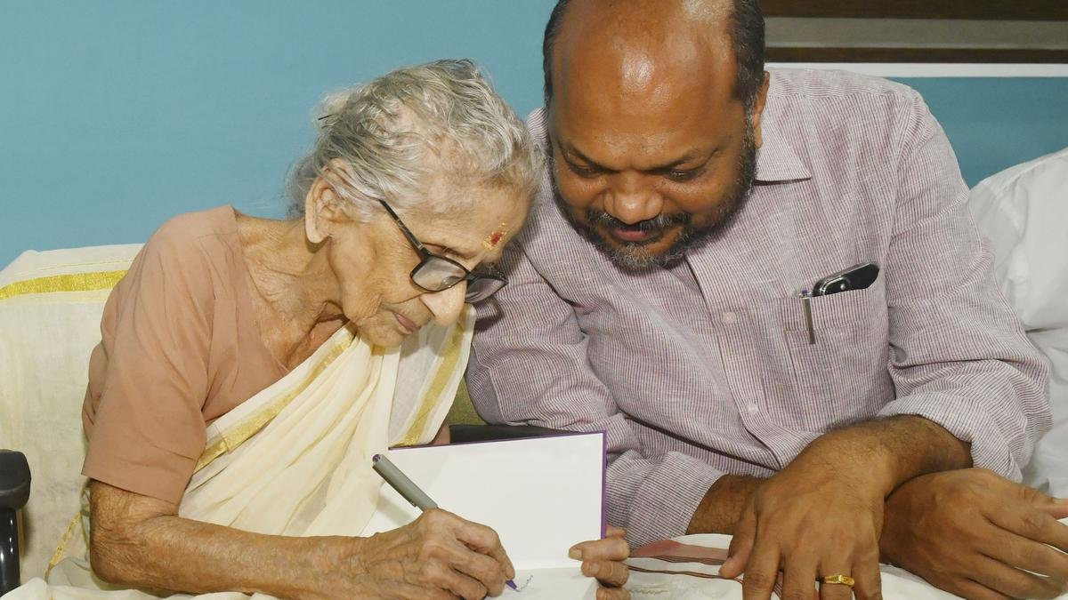 M. Leelavathy book corner opened in Thrikkakara library