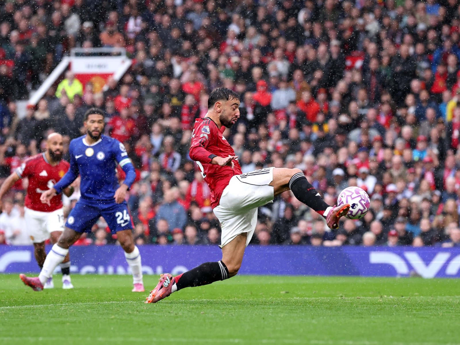 Manchester United beat Chelsea in Premier League thriller | Football News