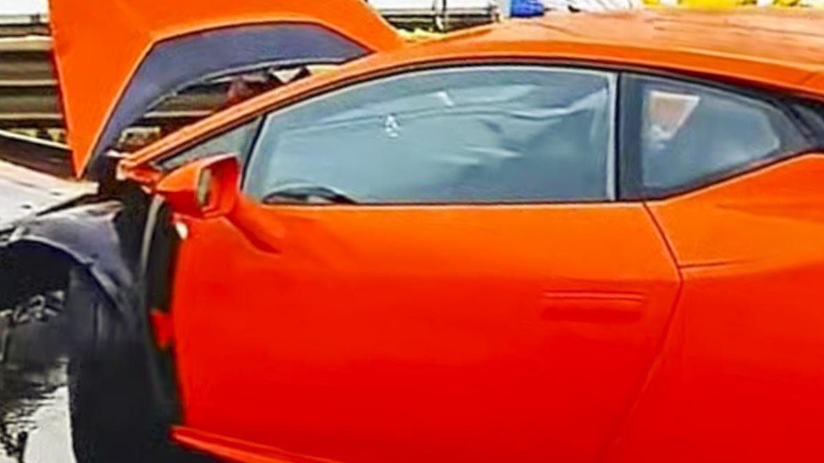Speeding Lamborghini car crashes into Mumbai Coastal Road divider, driver escapes unhurt