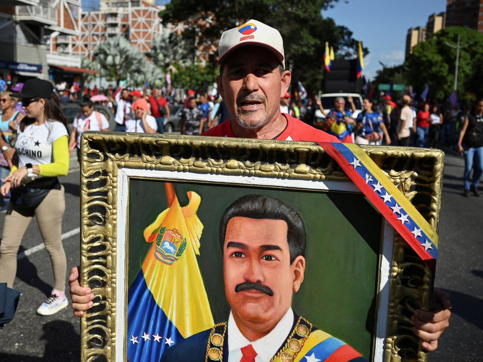 Thousands march in Venezuela to demand US free President Maduro, wife | Nicolas Maduro News