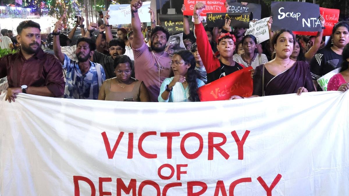 Political forums, students celebrate victory of student protests in Delhi as Union Minister steps down